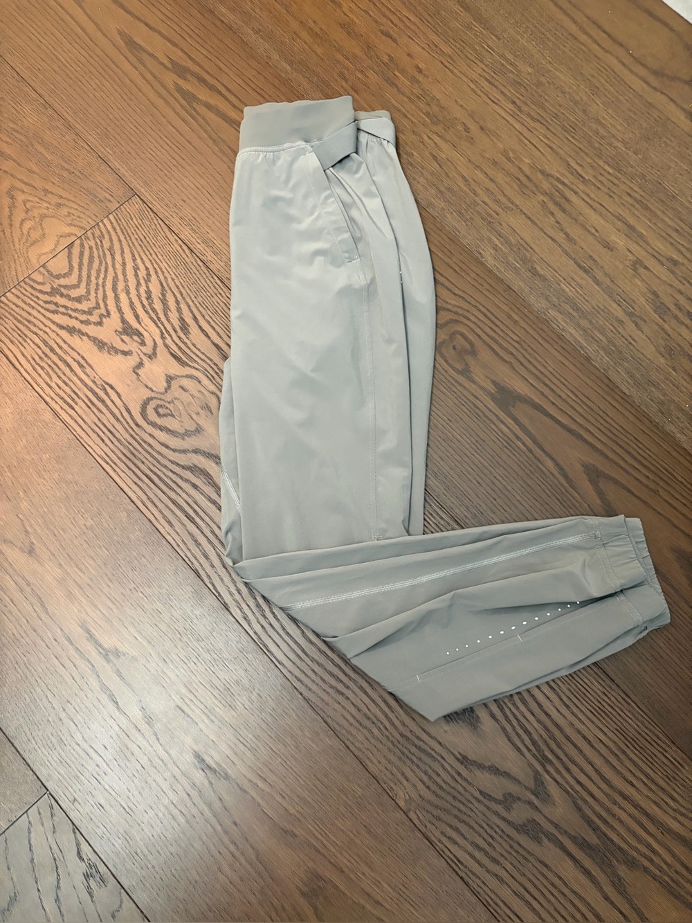 LULULEMON ARMY GREEN JOGGER PANTS 4
